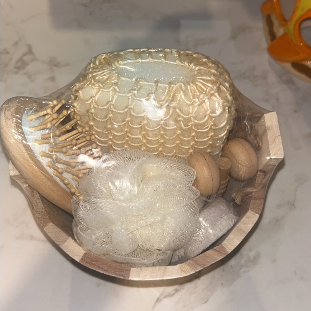 Natural Spa Gift Set with Cream and Tan Accents